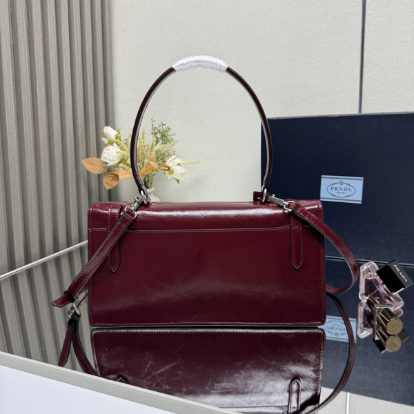 Pra*a medium leather handbag