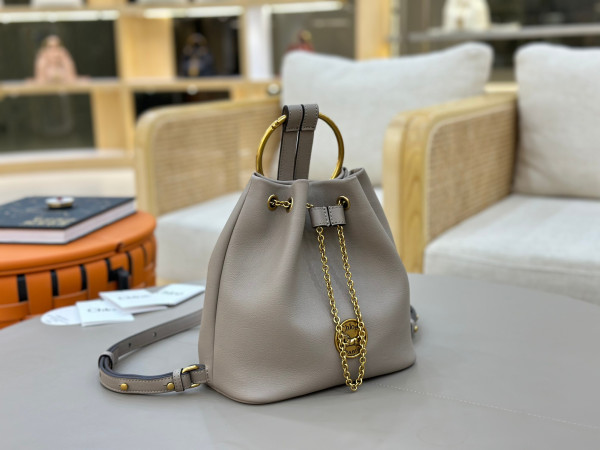 Chloe bracelet backpack in grained leather- 22*20*10.5cm
