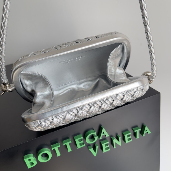 bo*te*ga Ve*ne*ta knot minaudiere on strap