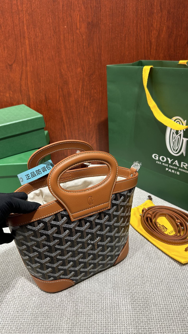 Go*ard beluga - 23×18.5×8cm