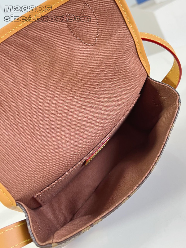 l0*is V*t0n satchel wearable wallet - 15*6*19.5cm