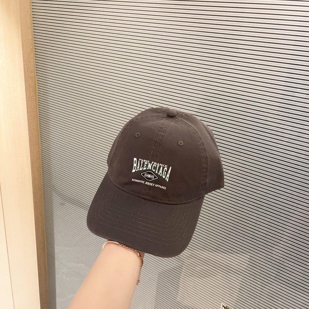 Ba*len*cia*ga logo cap