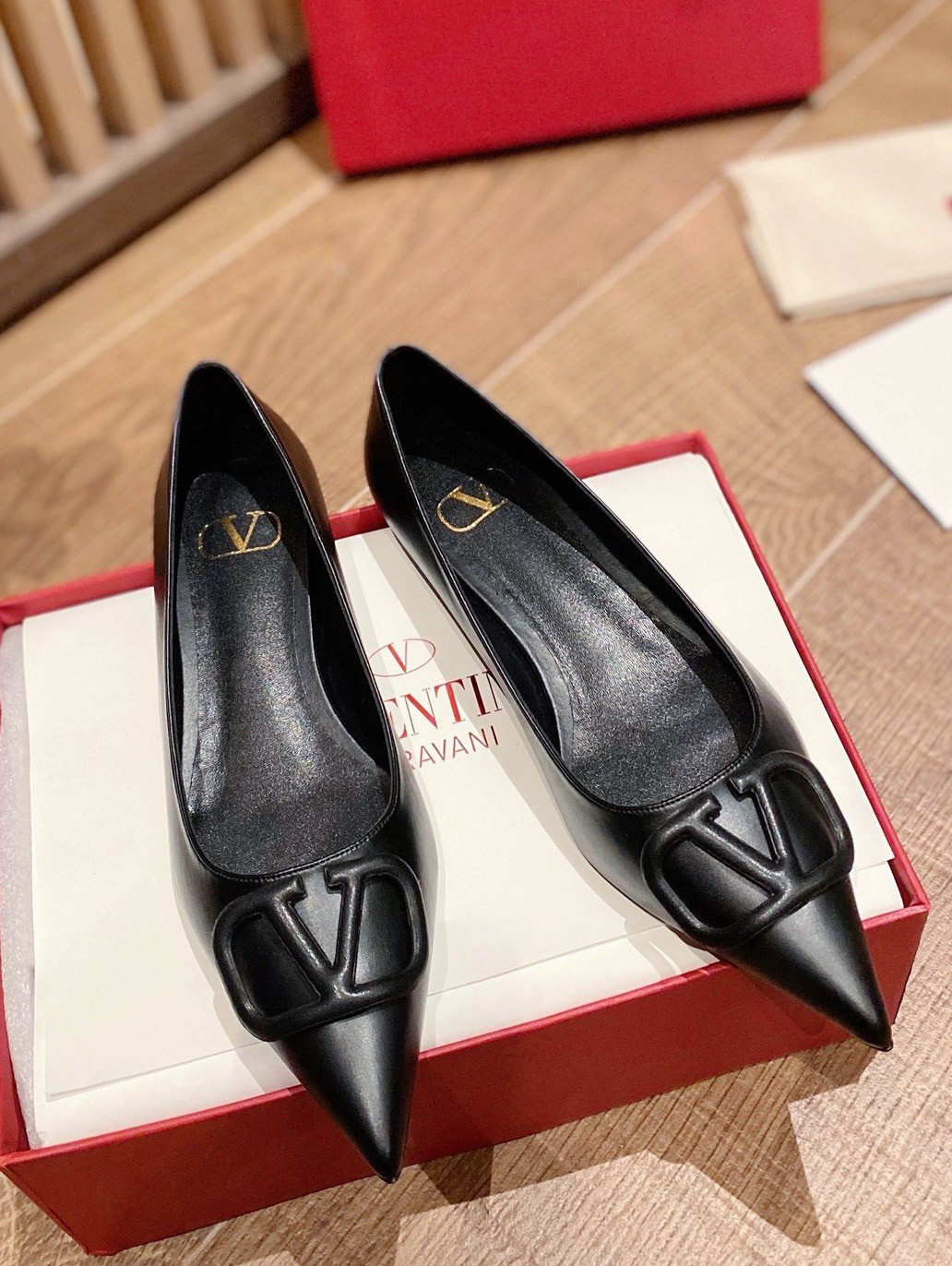 VALENTINO FLAT