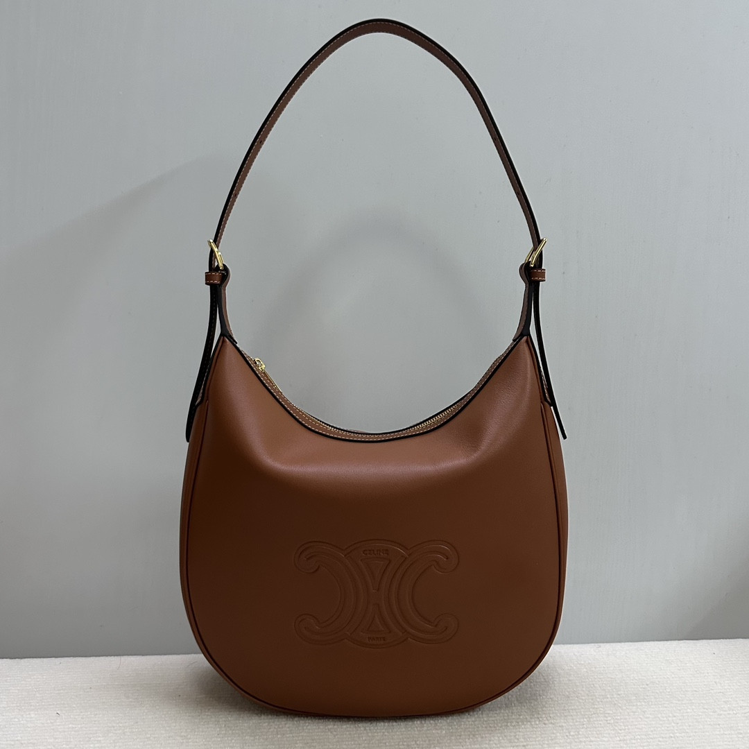 celin* heloise cuir triomphe bag in S*pple calfskin