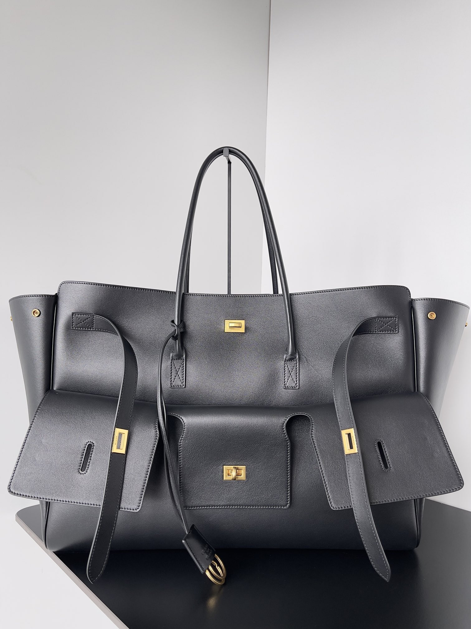 Ba*len*cia*ga bel air xl carry all bag